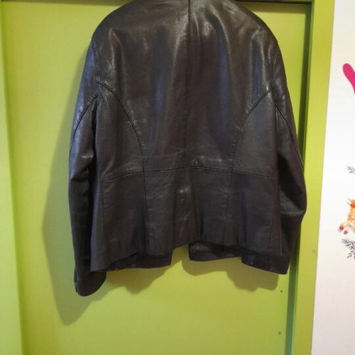 Tomahawk leather women's jacket like new, missing one button