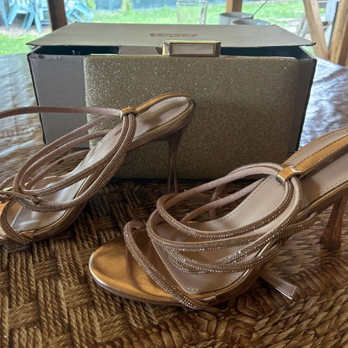 High-heeled shoes and clutch bag like new, size 36, gold