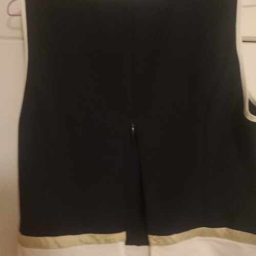 Sleeveless top like new with elegant details, size M