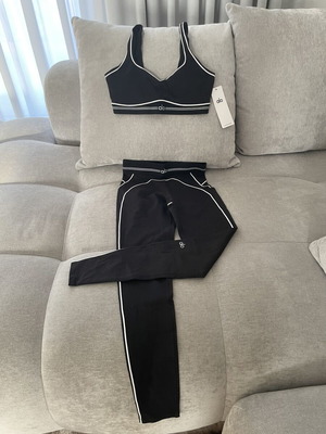 Alo Yoga sportswear set like new
