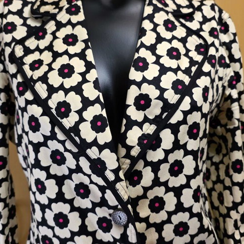 Jacket M like new, cotton spring with daisies on black