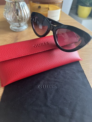 Guess cat eye sunglasses like new, black