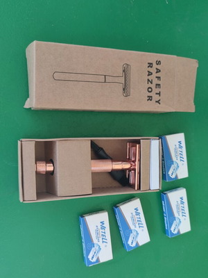 Unisex safety razor in rose gold with 15 blades gift