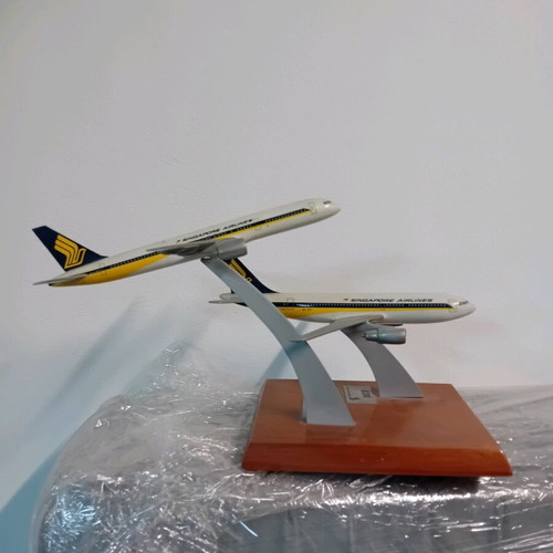 Metal Singapore Airlines airplane models used, set of 2