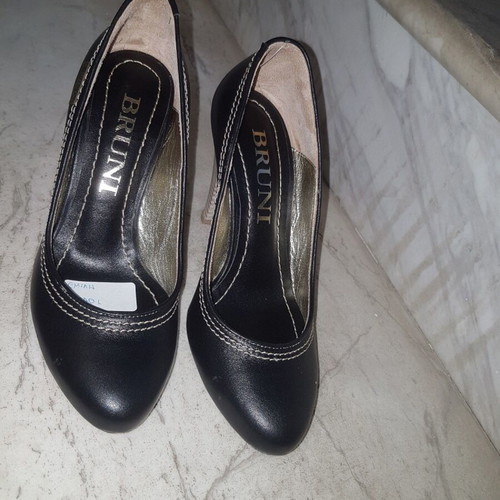 Bruni black pumps used, soft leather, size 36