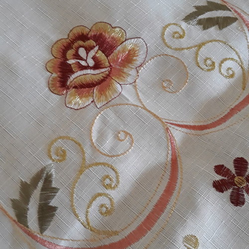 Table linens new, set of 7 with brown and gold floral pattern