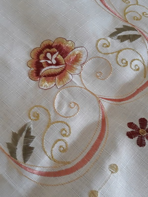 Table linens new, set of 7 with brown and gold floral pattern