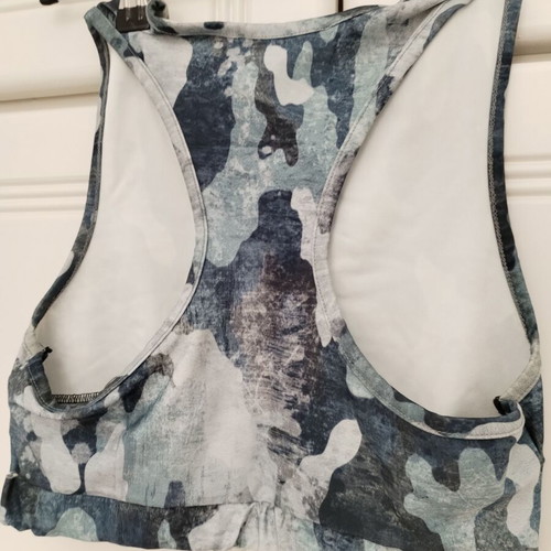 BAYA sports set like new, capri leggings small size