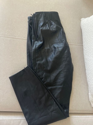 Zara leather pants-leggings in very good condition, size large