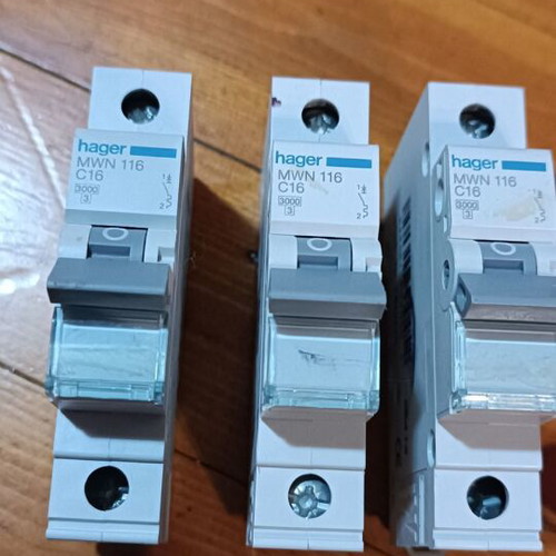 Set of 39 ABB-HAGER-CHINT fuses, residual current relay and indicator lights like new