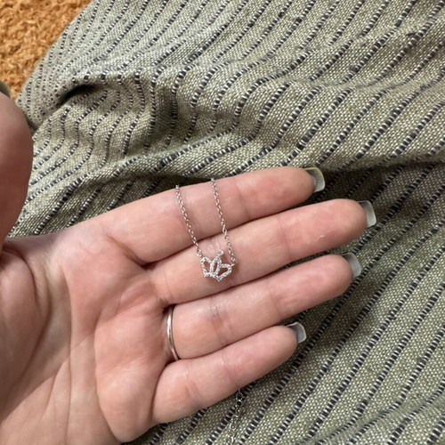Necklace in silver color with crown design like new