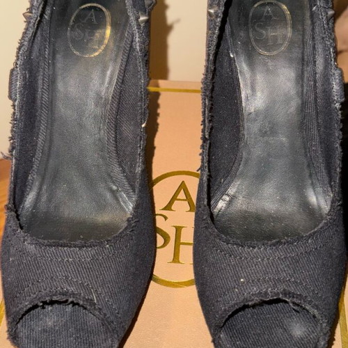 Ash pumps like new, black, size 39