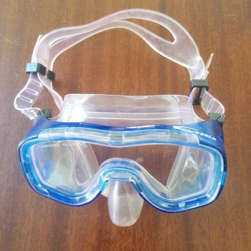 Perla sea mask used for children and youth