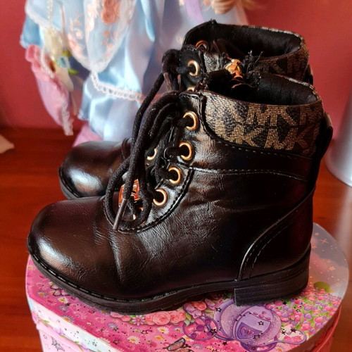 Michael Kors boots for girls black leather size 23 like new