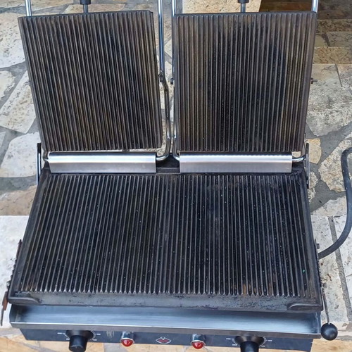 Double electric professional sandwich maker