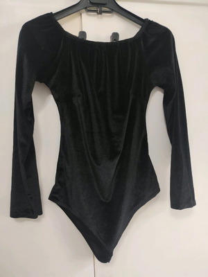 Women's velour bodysuit one size 8 in excellent condition with smile neckline