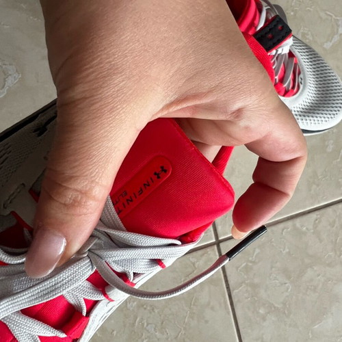 Under Armour Infinite Elite 2 athletic shoes like new, gray and red, size 41