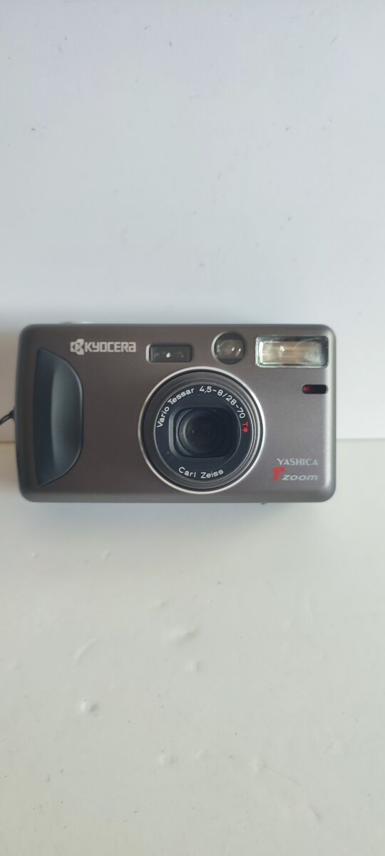 Yashica T Zoom 35mm film camera new… - € 320,00 - Vendora.cy