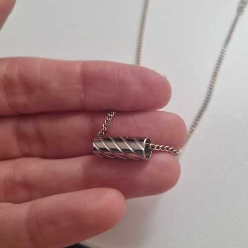 Unisex Necklace elegant and unique, like new, silver