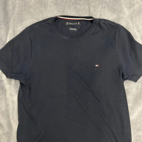 Tommy Hilfiger black T-shirt, size M