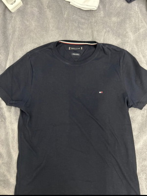 Tommy Hilfiger black T-shirt, size M