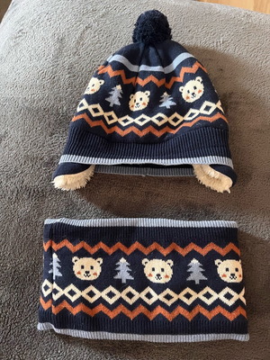 Knitted jacquard hat and scarf set like new, navy blue