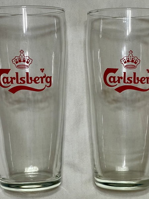 Carlsberg beer glasses set of 2 like new, vintage collectible