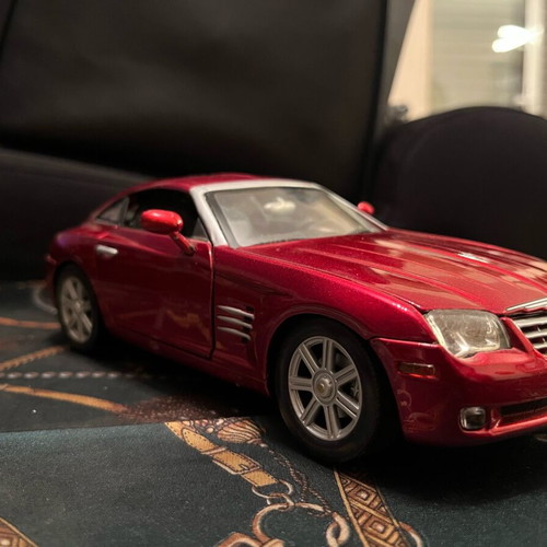 1:18 model car red like new