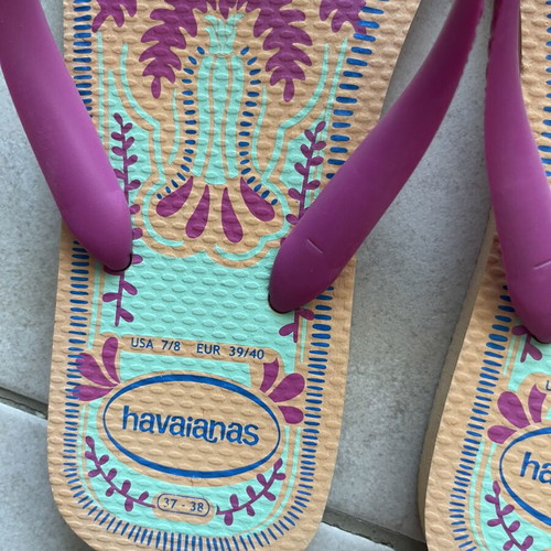 Havaianas flip flops size 38 like new, tropical colorful