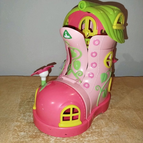 Boot house with minor defects and box
