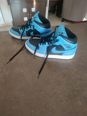 Air Jordan 1 Mid μπλε μαύρο μέγεθος 40.5 σαν καινούργιο