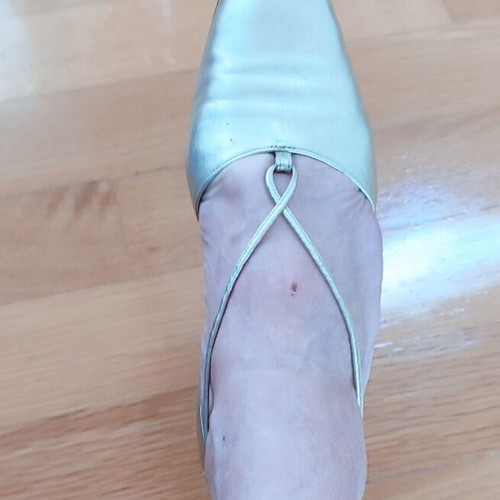 Vintage Miss Kizis Gold Leather Lace-Up Shoes size 39 like new
