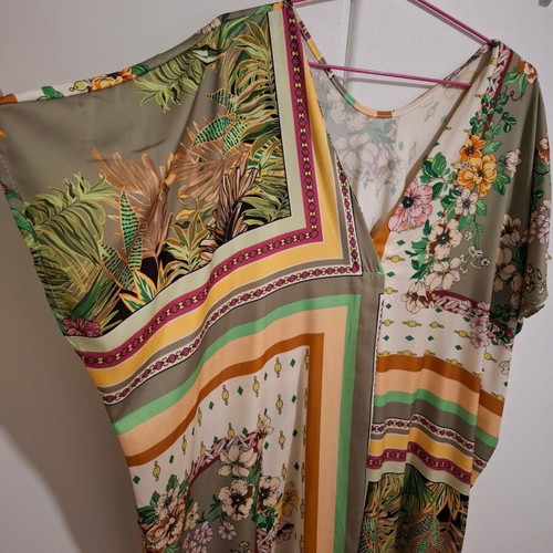 Colorful dress one size like new, green and yellow
