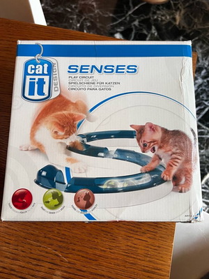 Catit play circuit like new with illuminated fireball