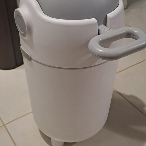 Diaper bin like new