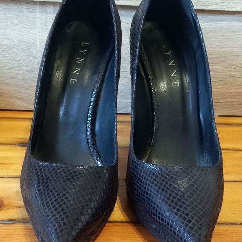 Lynne black snake print pumps size 40 used