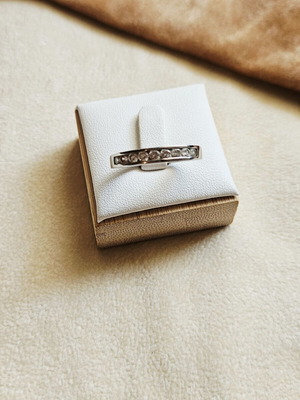 Silver ring 925 band with sparkling zirconia