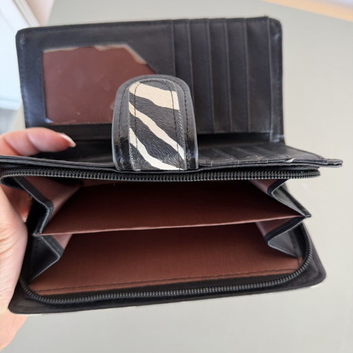 Fragola wallet striped white black like new
