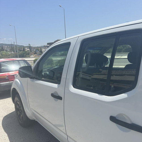 Nissan Navara 2014 diesel pickup truck, manual transmission