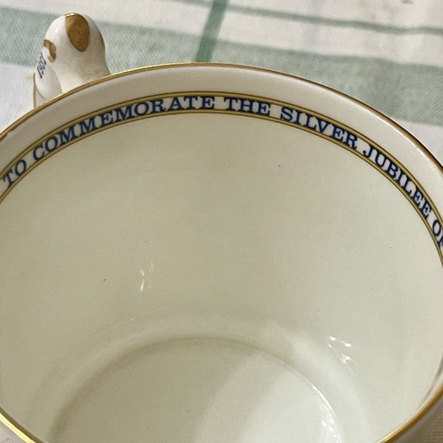 Ainsley Porcelain Mug 1977 Queen Elizabeth I Silver Jubilee like new