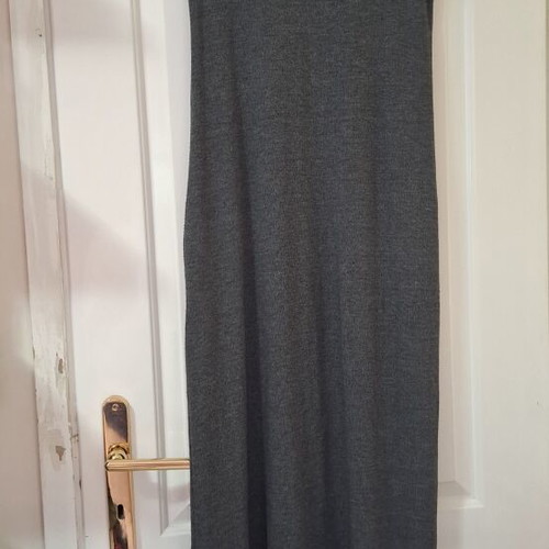 Casual maxi dress one size gray like new with pockets and short sleeves