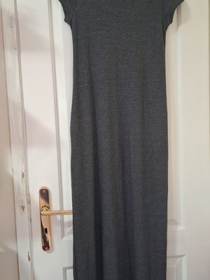 Casual maxi dress one size gray like new with pockets and short sleeves