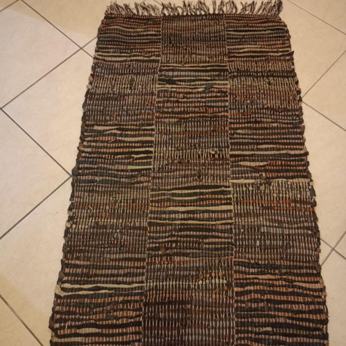Black-brown rug like new 1.05x62 cm