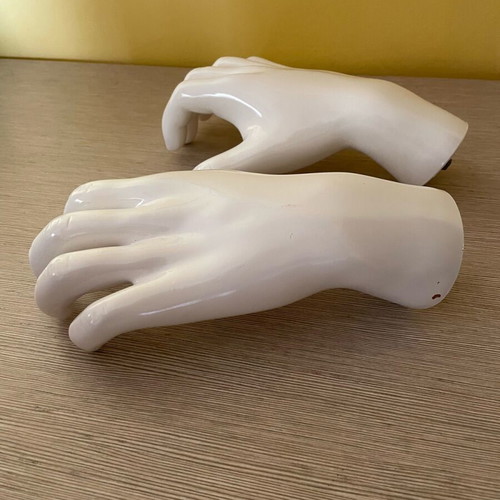 Doll hands pair like new