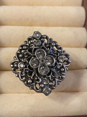 Vintage adjustable ring like new
