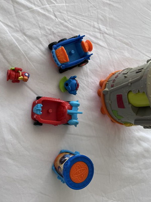 Super Zings set used