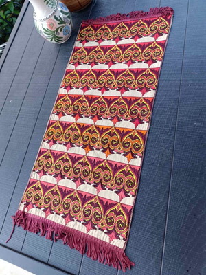 Table runner like new