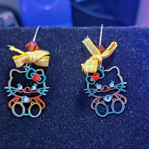 Earrings with cat design like new, multicolored