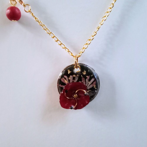 Handmade Red Flower Necklace new with resin and dried flowers