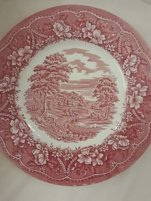 Barratts of Staffordshire Old Castle porcelain plate, like new